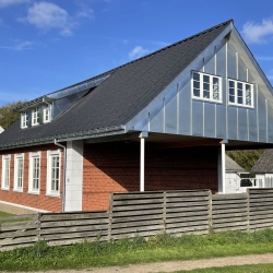 Inddækning af tag og gavl på rødstenshus med kvist i Nyborg, Fyn